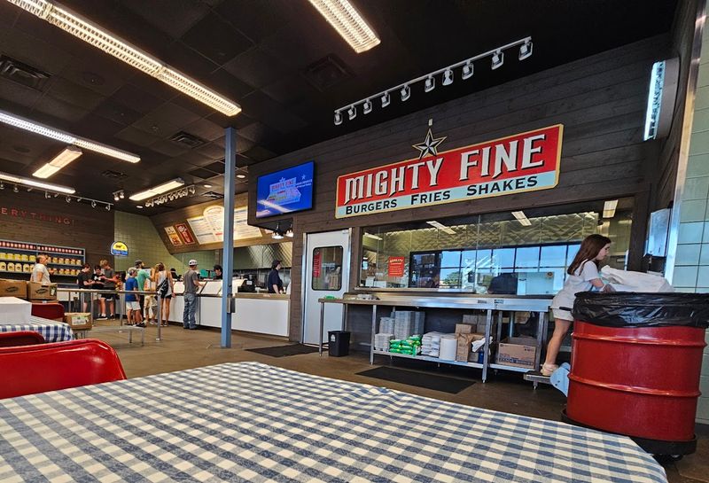 Mighty Fine Burgers, Fries & Shakes 
