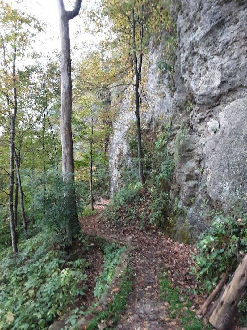 Starved Rock of Iowa: Pictured Rocks, Jones County