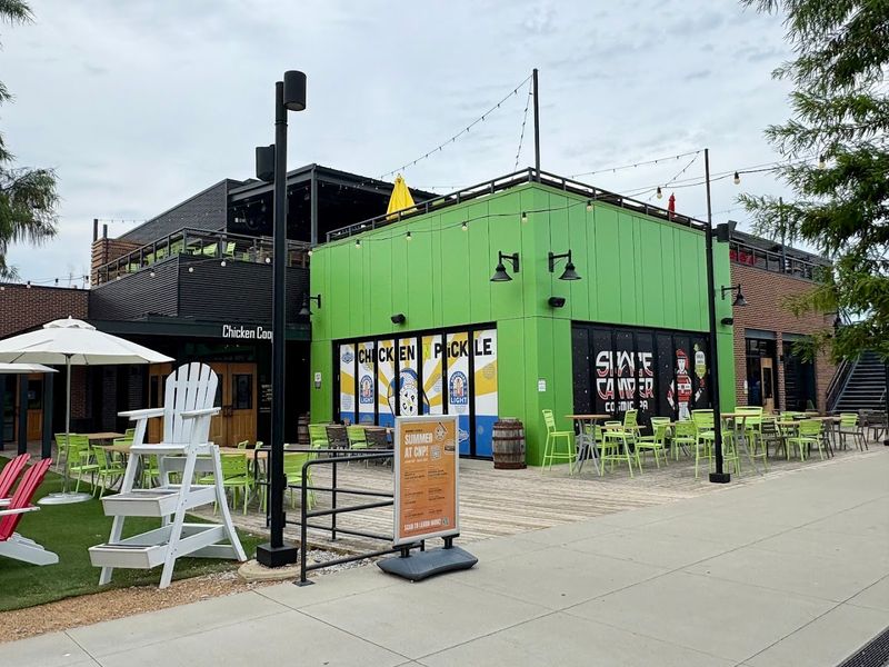 Chicken N Pickle, Overland Park
