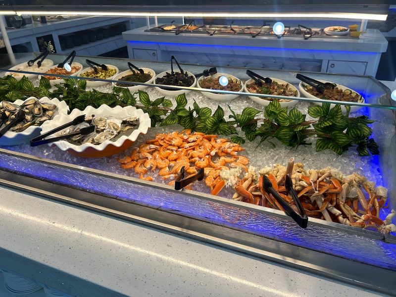 The Seafood Selection That Keeps Retirees Hooked Week After Week