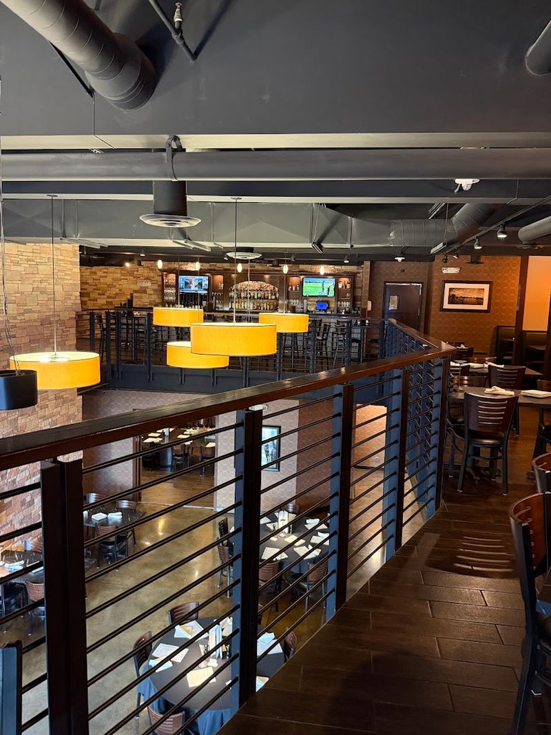 AVI Seabar & Chophouse