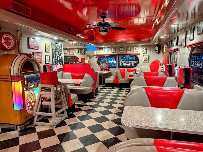 5 & Diner 