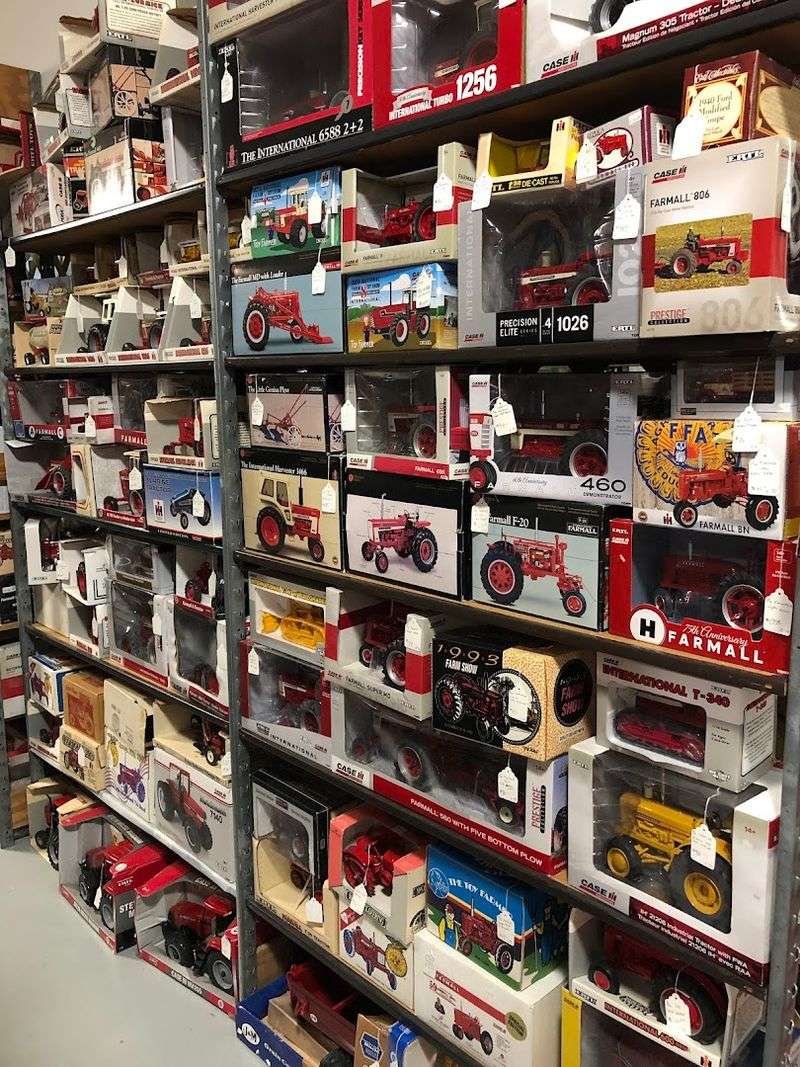 Sports Cards, Toys, and Pop Culture Finds