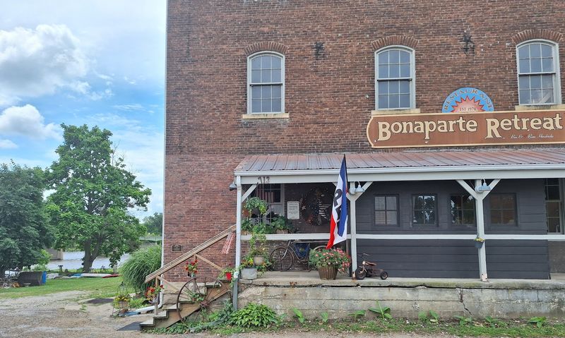 Bonaparte Retreat, Bonaparte