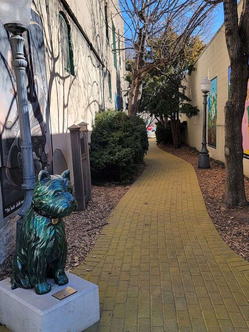 Toto's Tacos And The Oz-Themed Dining Scene