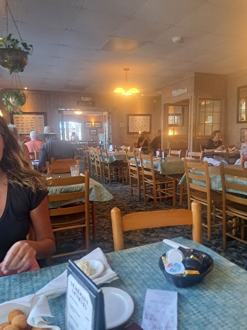 Lee's Inlet Kitchen