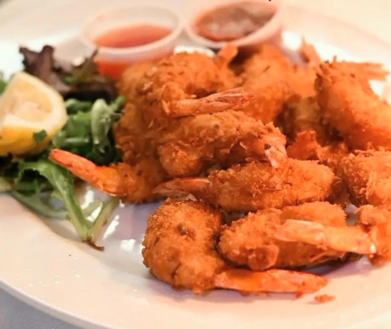 The Famous Fried Pickles That Somehow Earn Their Place On A Lobster Menu