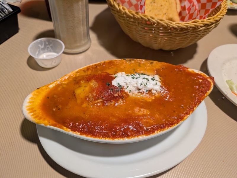 The Sauces And Dressings That Keep Visitors Talking Long After Dinner