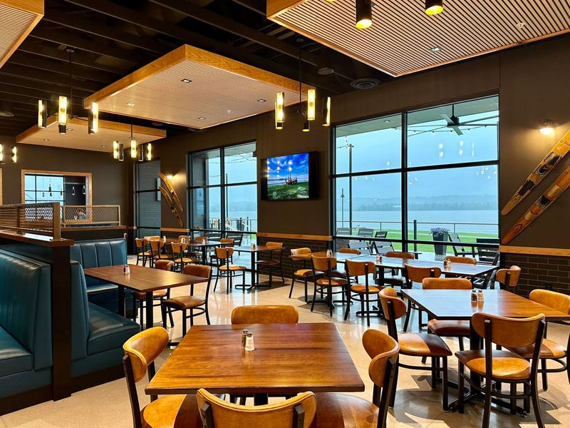 Turnwater Bar and Grill, Fort Madison