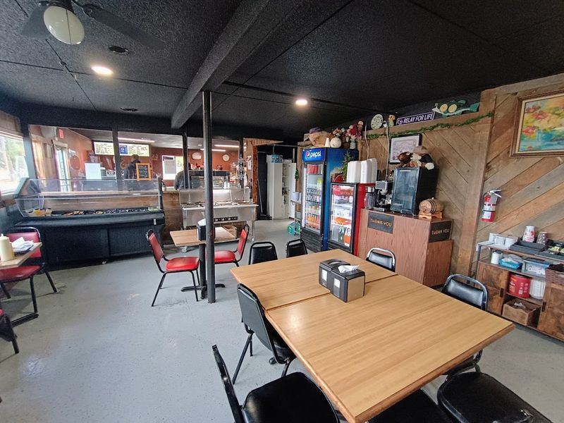 Bob's Drive-In, Meade