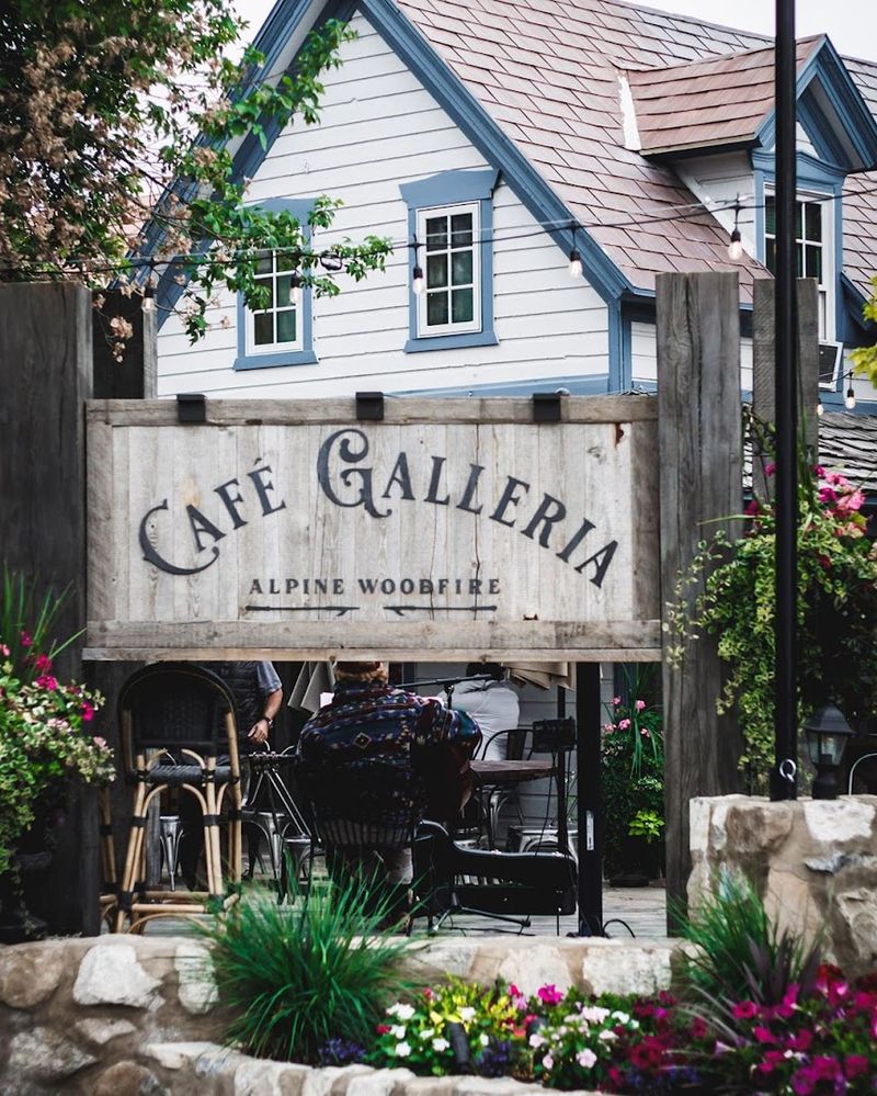 Café Galleria, Midway
