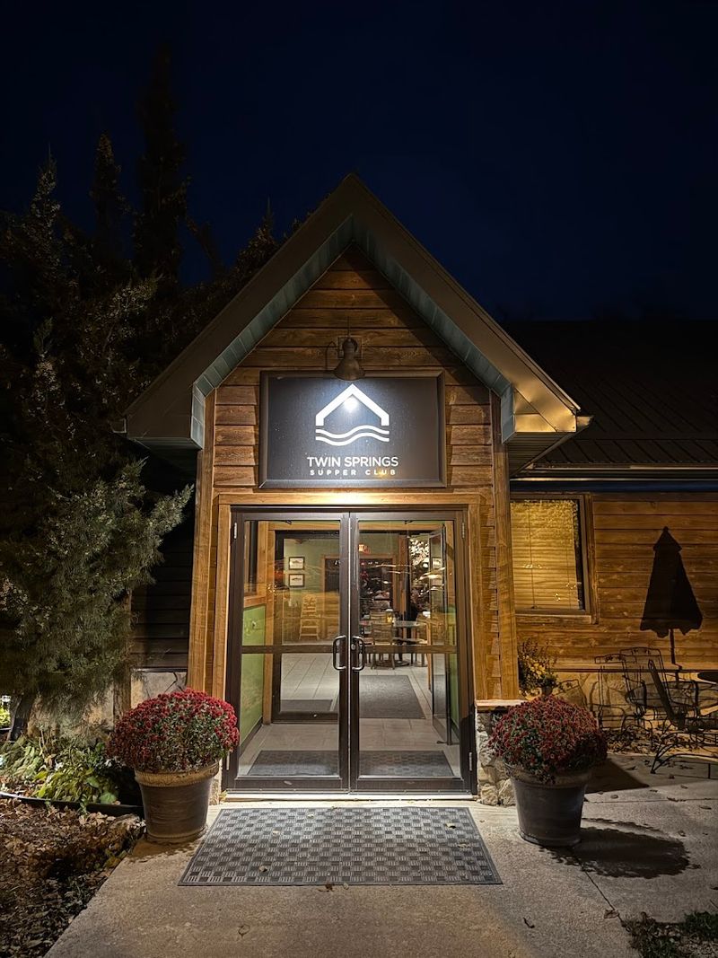Twin Springs Supper Club, Decorah