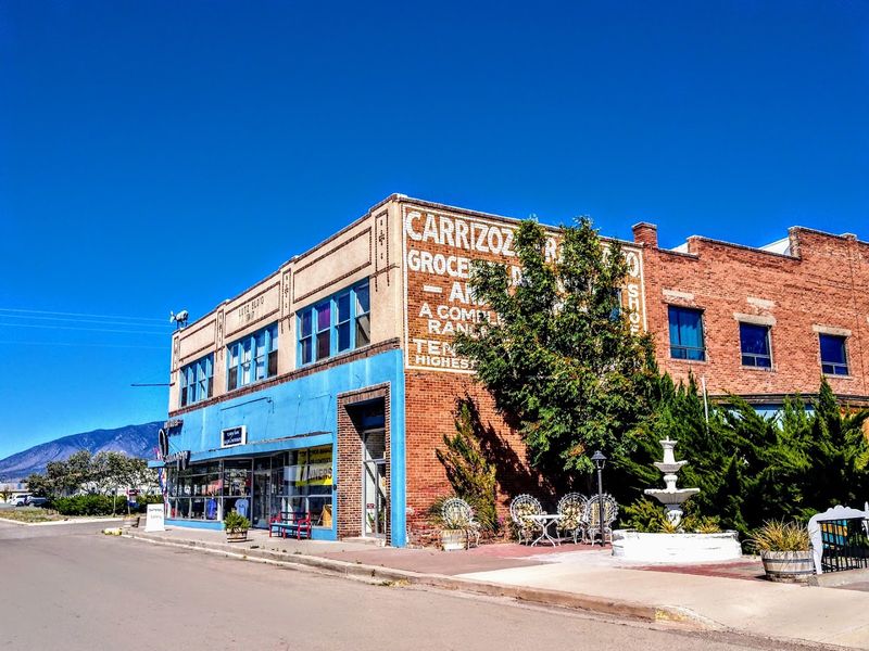Small-Town Stillness With Creative Energy