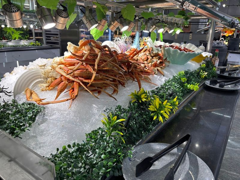 The Unlimited Snow Crab Legs That Keep The Crowd Coming Back