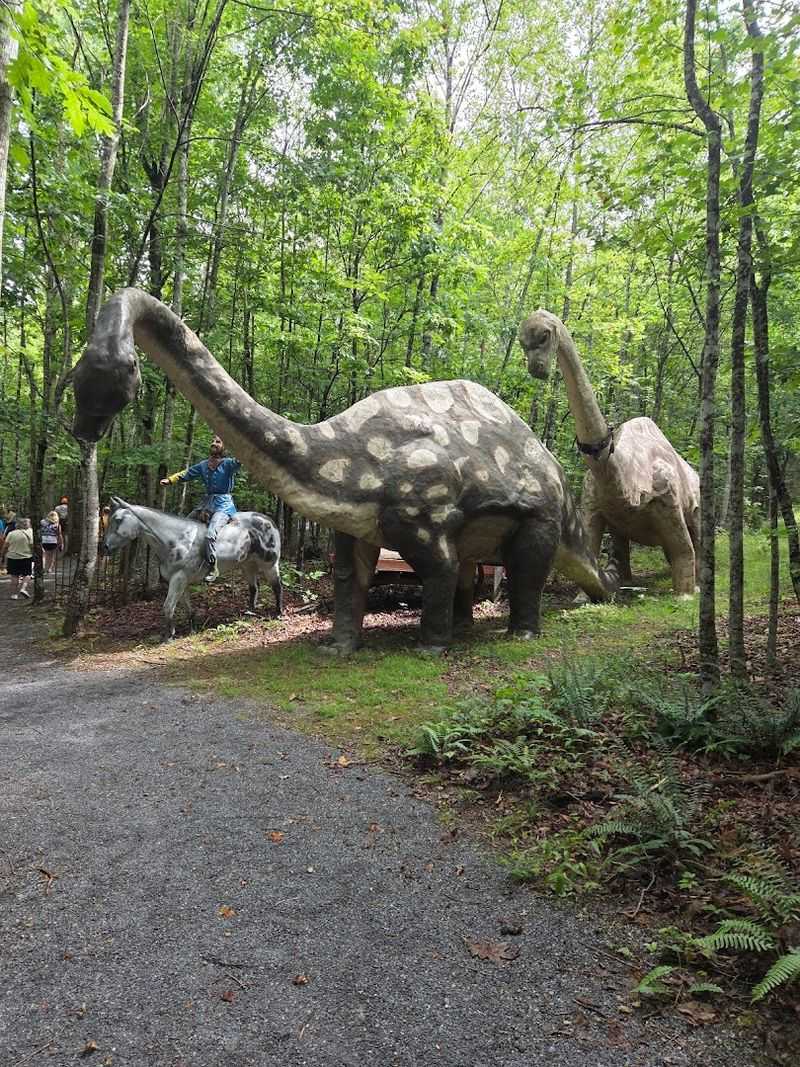 Dinosaur Kingdom II, Natural Bridge