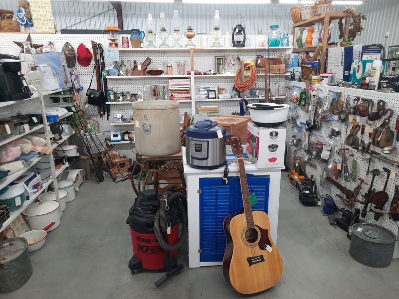 REDS Antiques, Flea Market, And Collectibles
