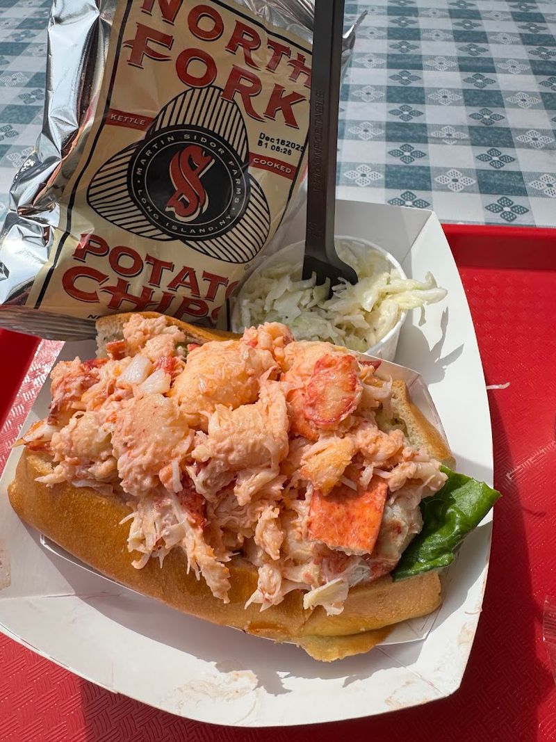 The Lobster Roll That Keeps People Coming Back