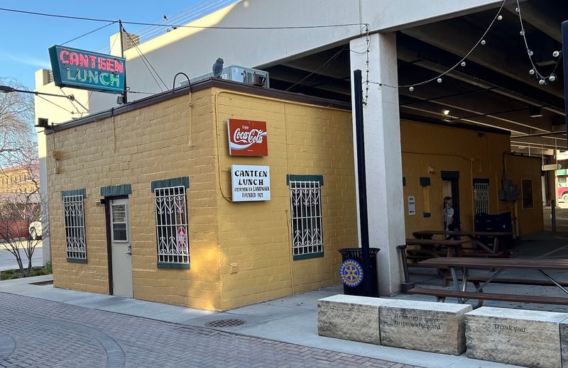 Canteen Lunch in the Alley, Ottumwa