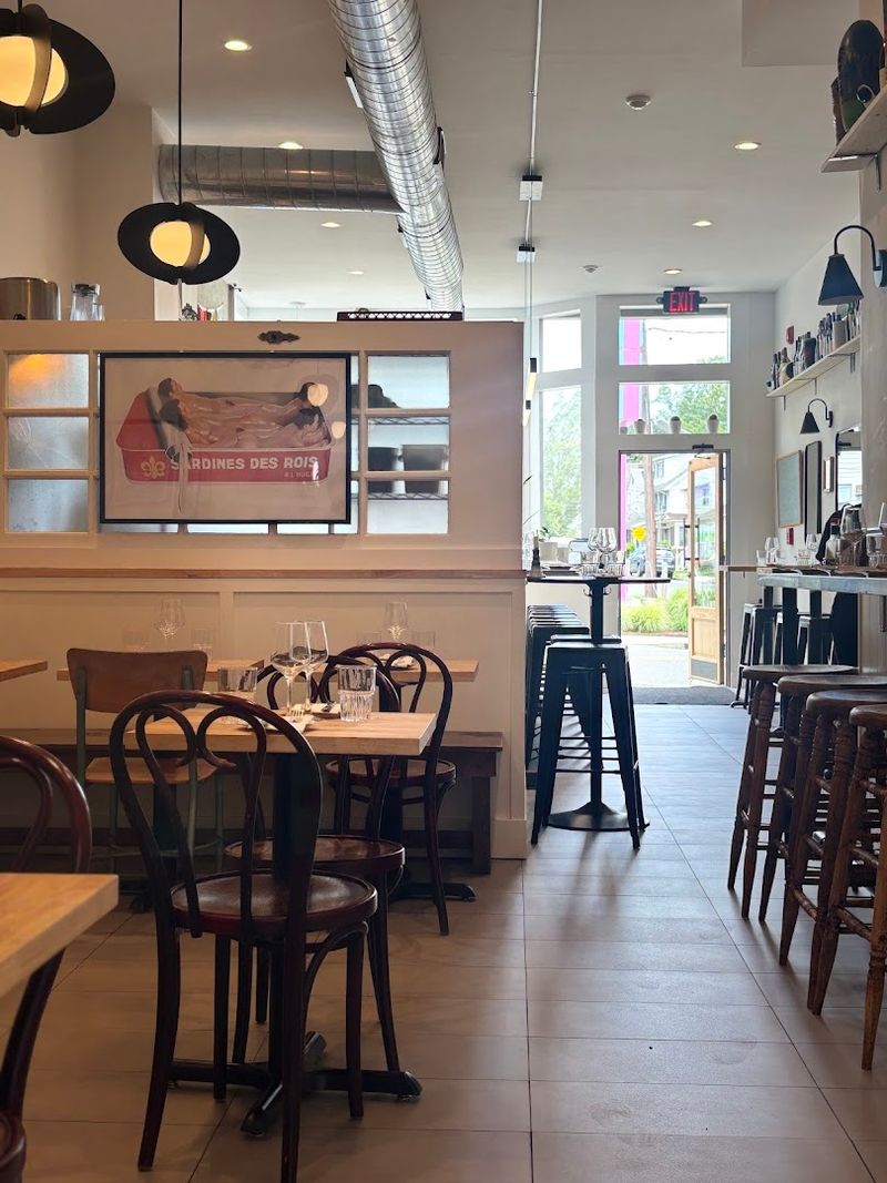 Perla Oyster Bar