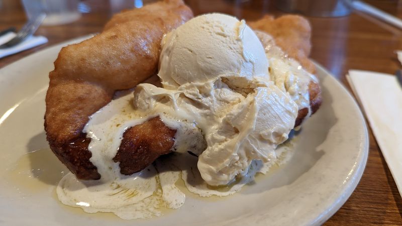 The Scones And Honey Butter That Locals Treat Like A Sacred Ritual
