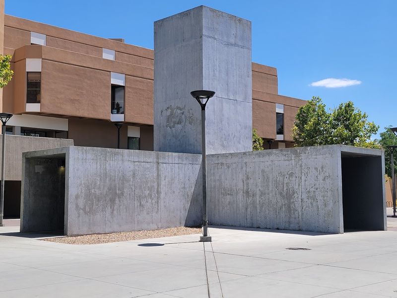 Sculptural Walls That Bend The Sound