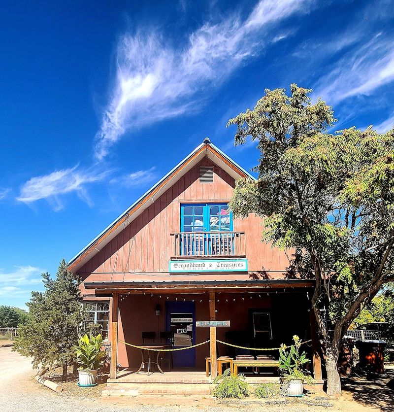 Secondhand Treasures, Corrales