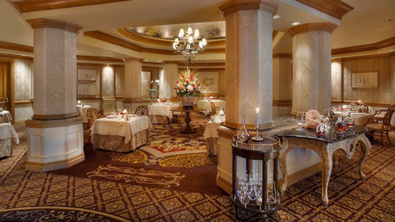 Victoria & Albert's
