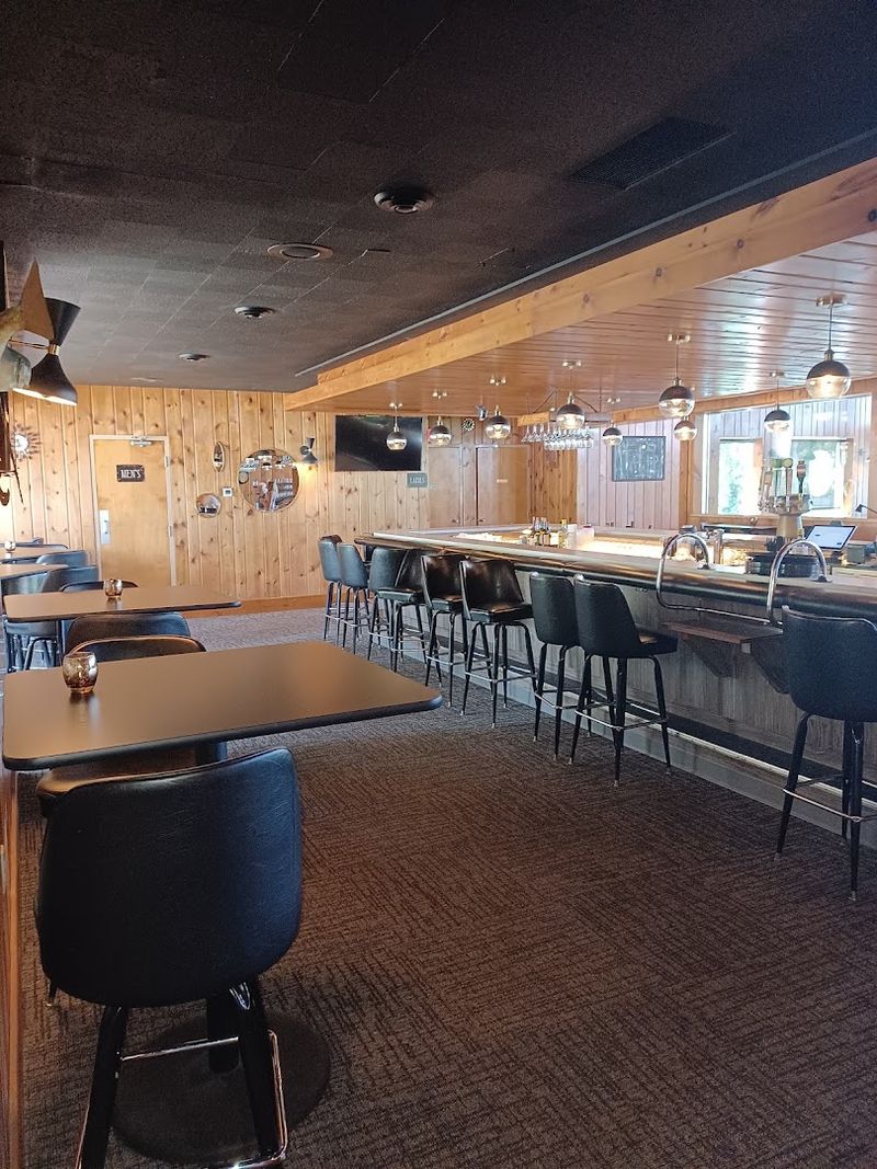 Waller's On The Lake