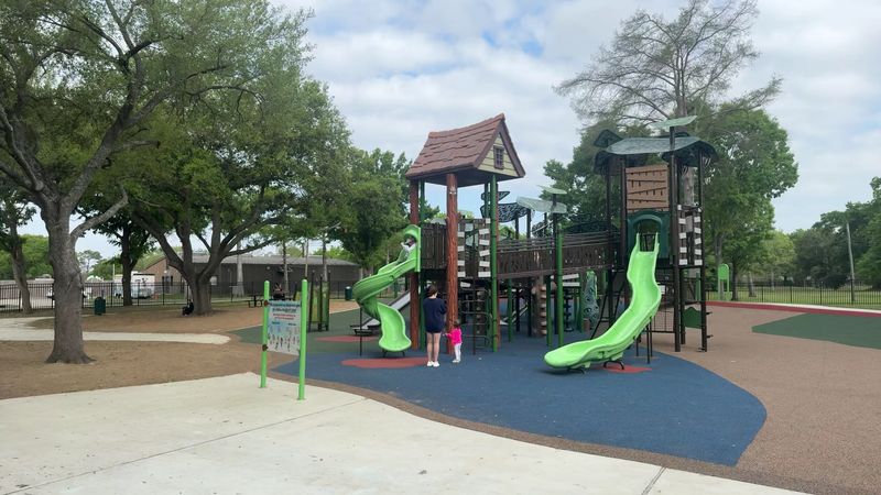 Tripp's Treehouse At Lafreniere Park