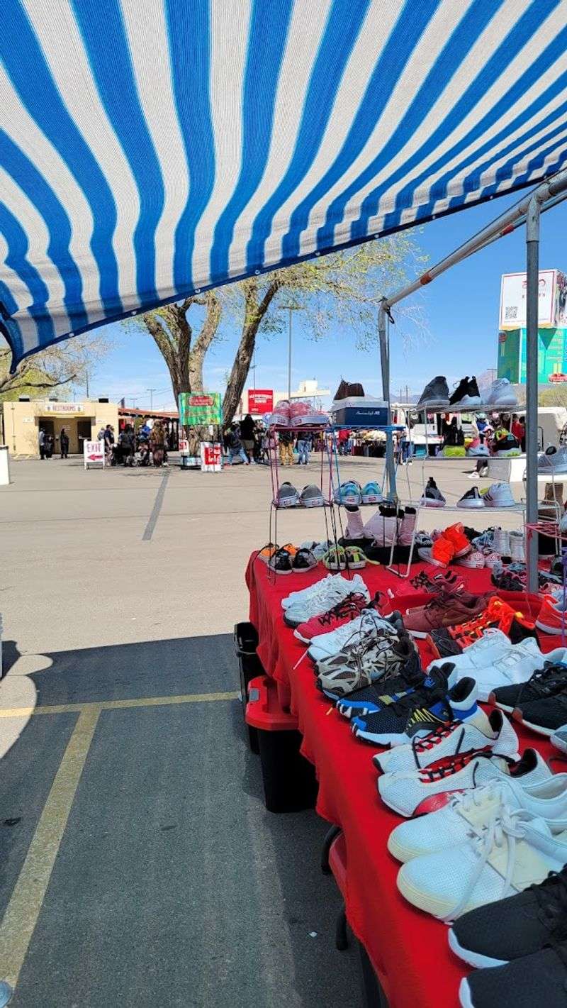 A Lively Weekend Market Scene