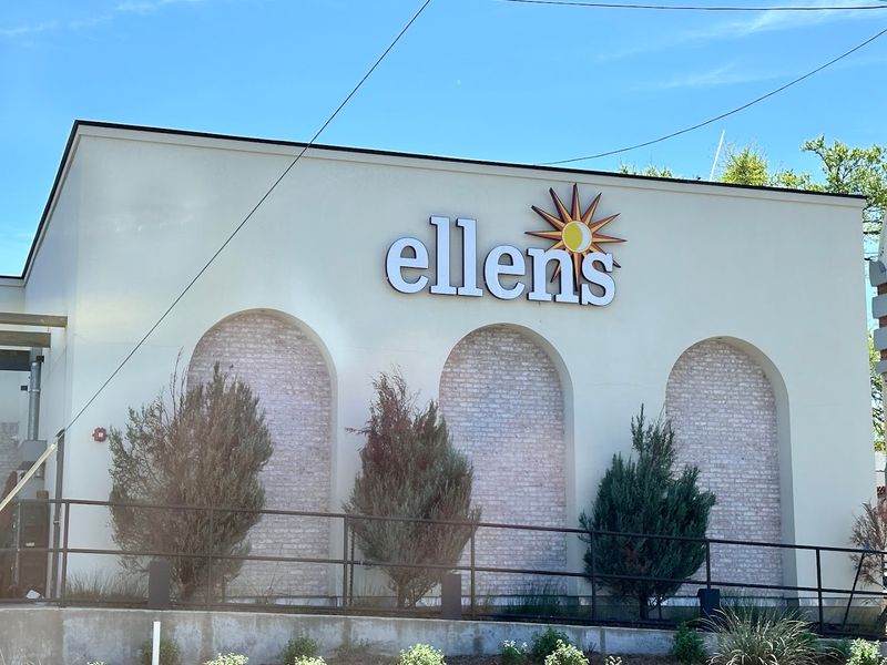Ellen's Southern Kitchen, North Buckner's Beloved Soul Food Stop