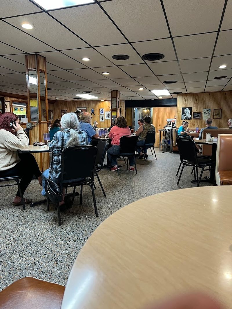 Service That Keeps Pace With A Full House