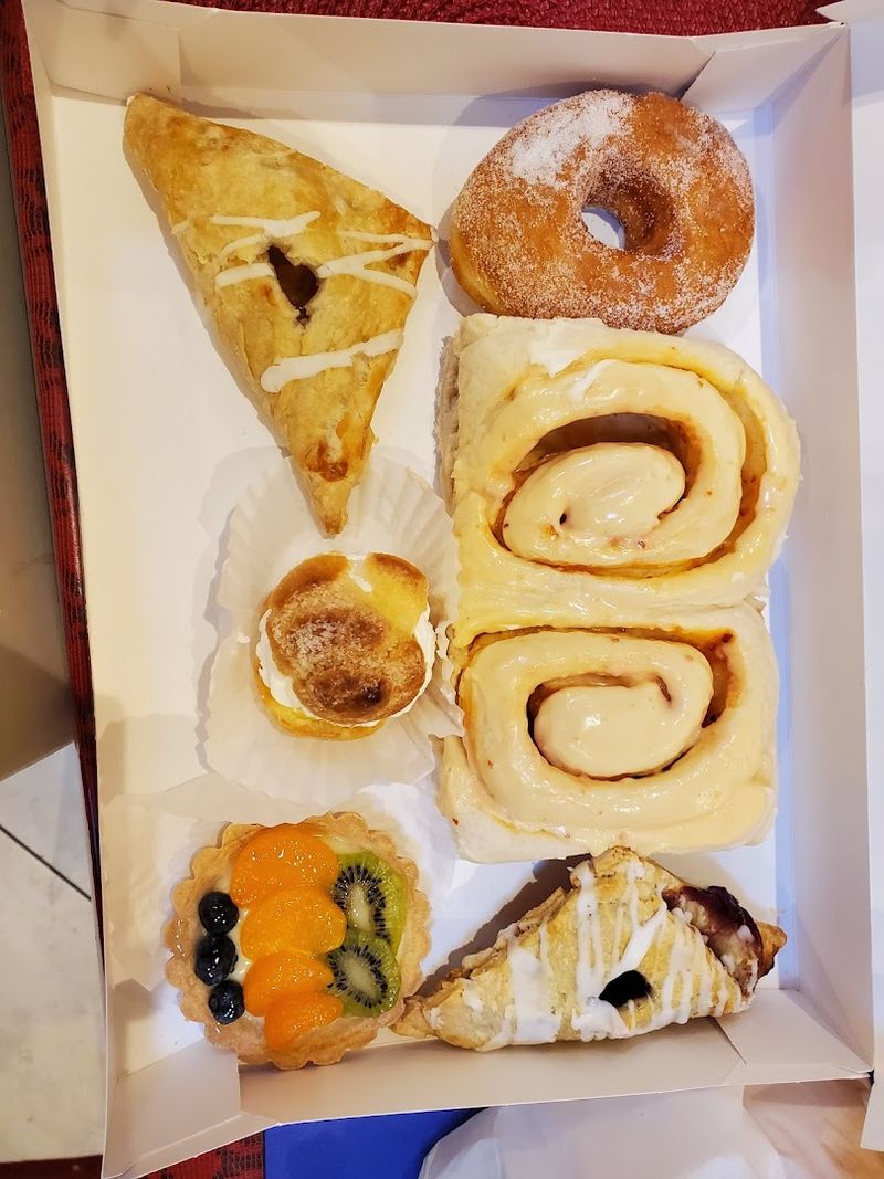Cinnamon Rolls That Earn Every Single Word Of Praise