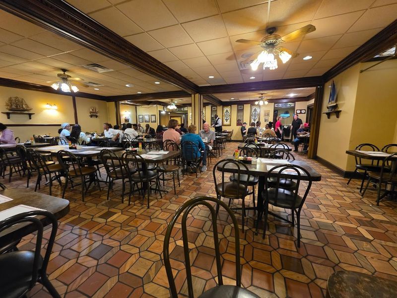 A Dining Room That Feels Lived In