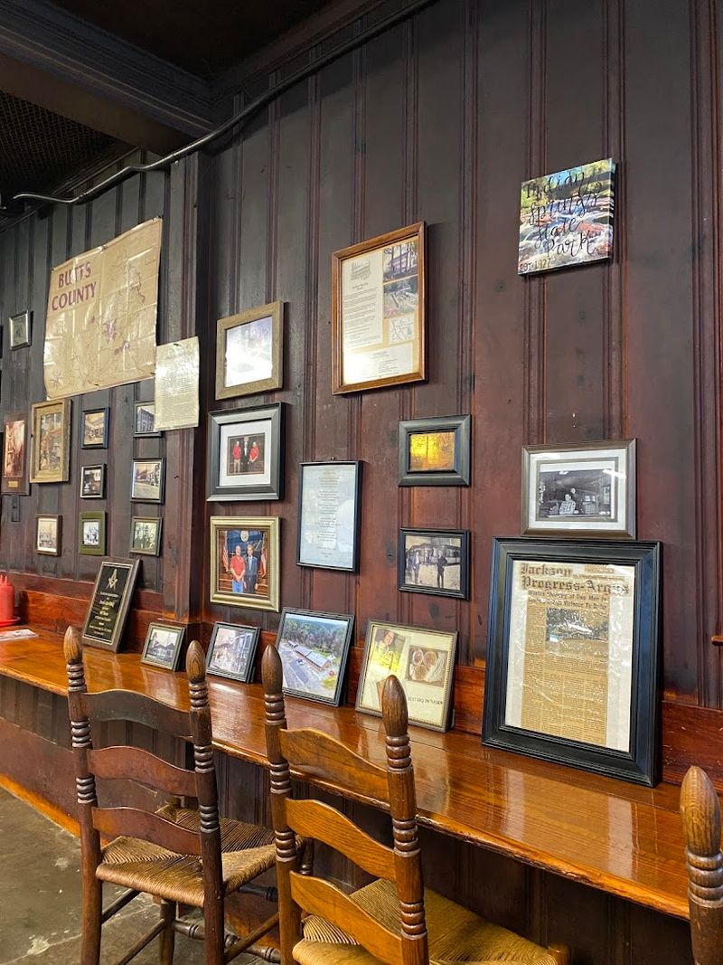 Cross-State Obsession, The Travelers Who Reroute Their Trips For This Spot