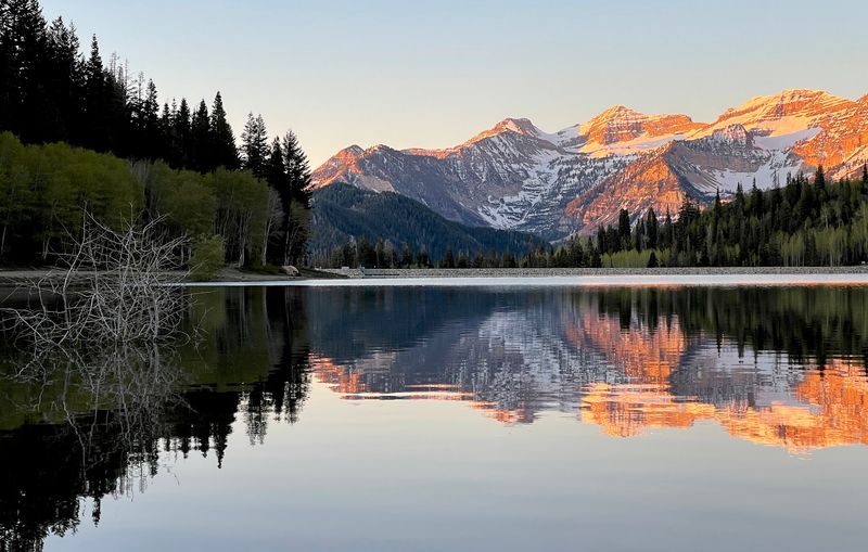 A Reservoir That Reflects More Than Just Mountains