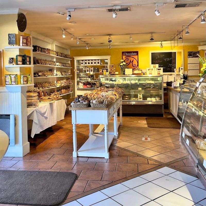 A Cheerful Bakeshop Dining Room