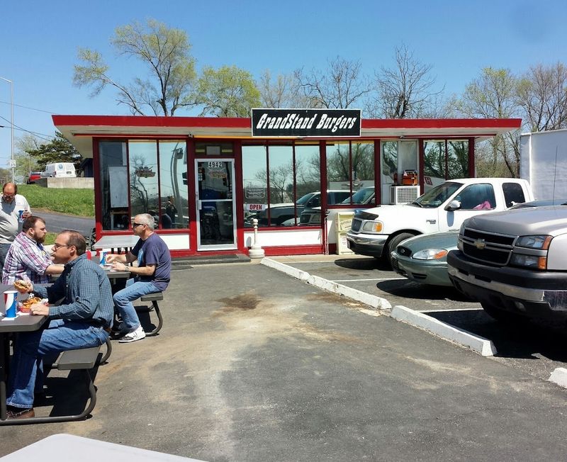 Grandstand Burgers, Merriam