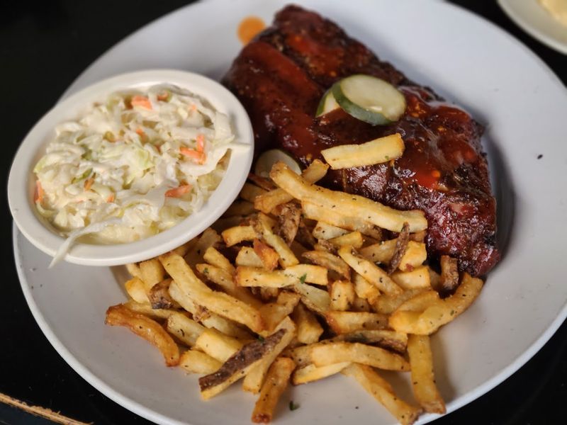 Slow-Smoked Meats That Stop Traffic On Boscawen Street
