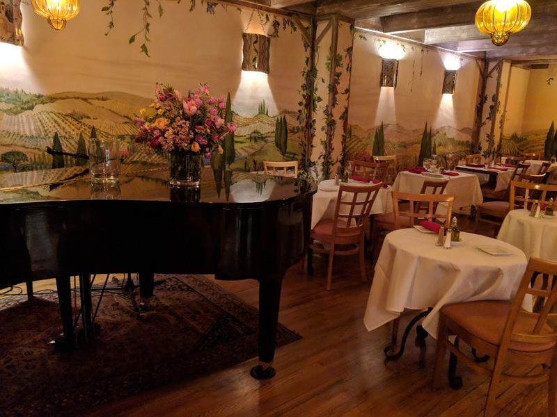 A Piano Lounge That Sets The Mood