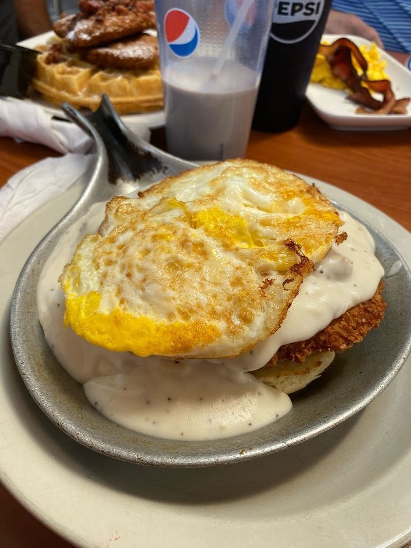 Biscuits And Gravy That Keep Plates Clean