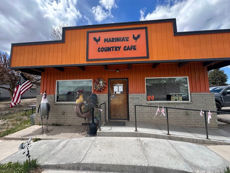 Marinia's Country Cafe, Loa