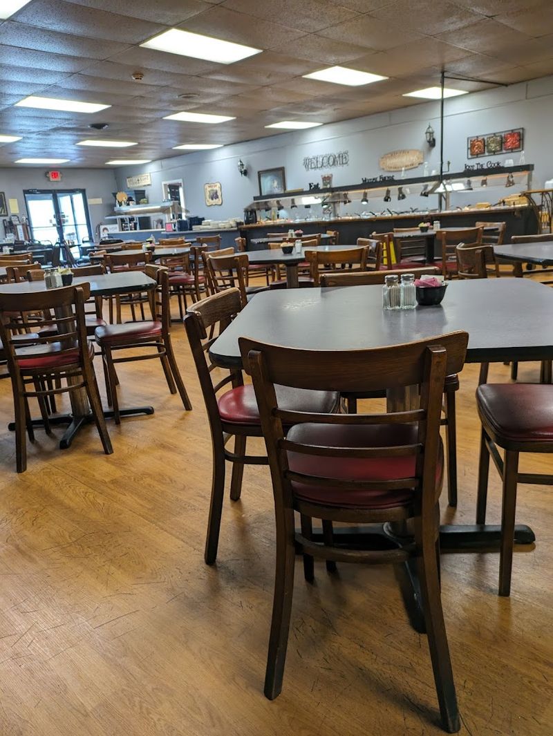 A Dining Room That Feels Like Somebody's Home