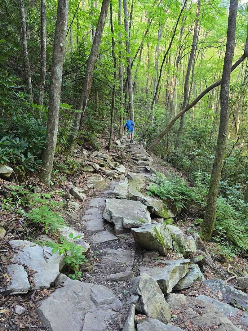 What To Wear And Pack For This Hike