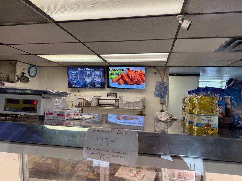 It's A Fish Market AND A Restaurant In One