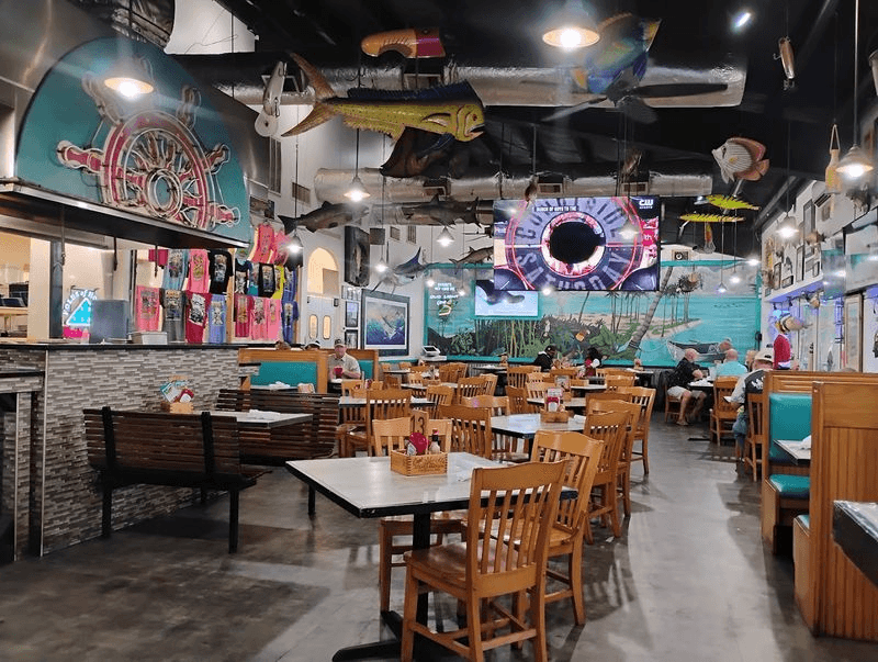 The Lively Table Atmosphere Built Around Crab Legs