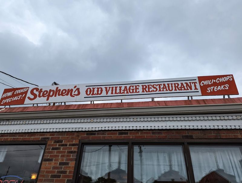 The West Side Diner That Keeps Comfort Simple