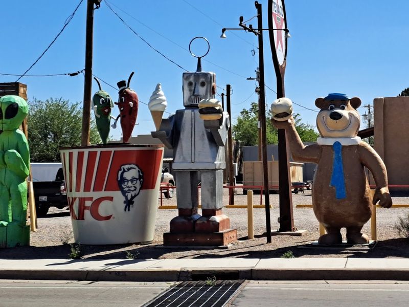 Giant Retro Statues Set The Mood