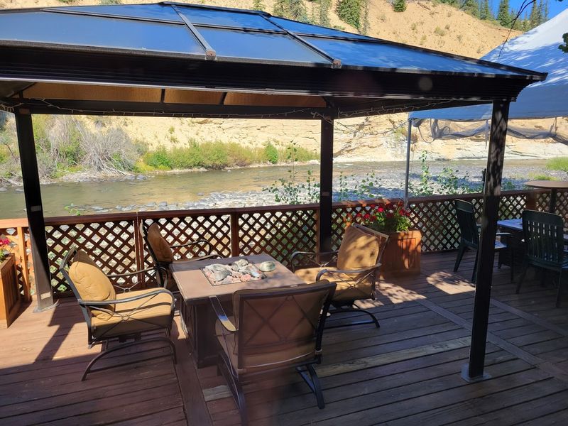 Riverside Restaurant Worth Every Mile