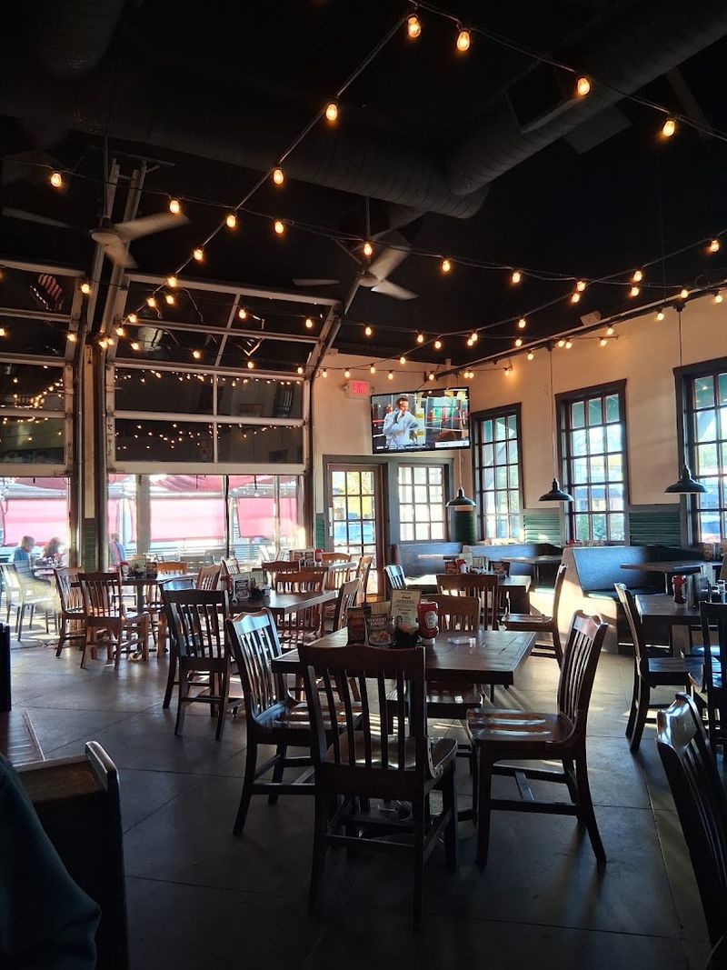 Snuffer's Restaurant & Bar